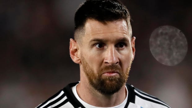 Messi con gestio molesto
